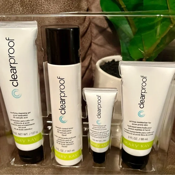 Mary Kay Clear Proof Acne System Set - Picture 3 of 4